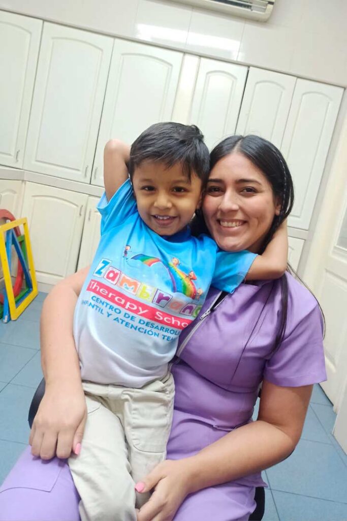 niño-durante-terapia-de-lenguaje-en-guayaquil